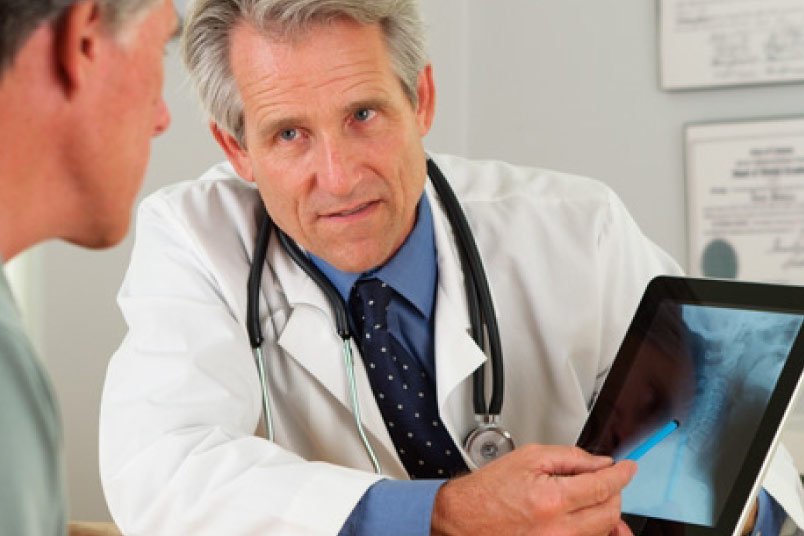 Consulta médica profesional en centro sanitario asociado a Medrism"